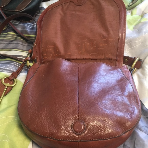 Fossil VRI Saddle Crossbody - Picture 5 of 7
